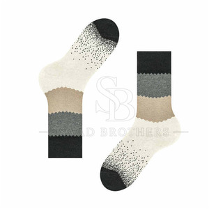Chaussettes d'hiver durables avec grip antidérapant en silicone, tissu respirant et à séchage rapide pour l'entraînement au football et les séances de sport en salle de gym - Product Image 5