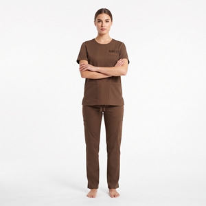 Tenue médicale en gros pour femmes : Blouse à col rond et manches courtes, uniforme de travail personnalisé avec logo pour le personnel soignant - Product Image 4