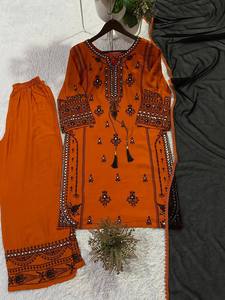 Conjunto de Kurta y Palazzo de Rayón Premium para Mujer con Bordado de Espejo de Papel y Dupatta de Encaje GPO - Product Image 4