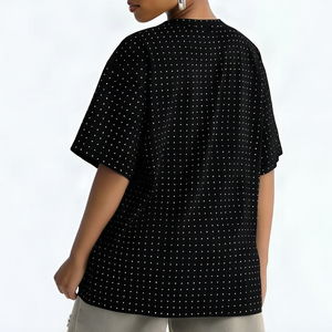 เสื้อยืดผู้หญิงไซส์ใหญ่ ลายจุด ประดับเพชร คอกลม แขนสั้น ดีไซน์ถัก ทรงโอเวอร์ไซส์ ความยาวปกติ สไตล์ผู้ใหญ่ - Product Image 2