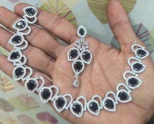 Conjunto de Collar Tribal de Latón Hecho a Mano en Oferta, con Joyería Étnica Audaz para Danza Folclórica, Eventos Culturales y Uso en Estilismo de Moda - Product Image 4