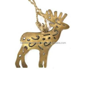 Cerf décoratif suspendu en fer avec finition dorée pour la décoration de la maison et d'autres décorations de Noël - Product Image 1