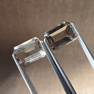 Quartz fumé taille émeraude 2,98 carats, pierre précieuse brune en vrac pour la création de bijoux sur mesure - Product Image 1