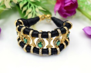 Pulsera de Hilo con Diamantes Pavé y Esmeraldas, Pulsera de Macramé con Piedras Preciosas de Moda, Joyería - Product Image 6