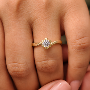 Anillo de Boda Moderno de Oro Puro de 14K con Diamante Cultivado en Laboratorio de Corte Redondo, Anillo Abierto Tipo Bypass, Anillo de Compromiso Solitario Moderno para Mujer - Product Image 2
