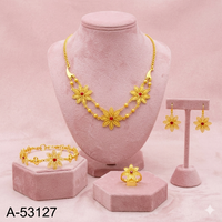 MOLL JEWELLERS Collier et Bracelet Charme Anniversaire pour Femme en Alliage de Zinc Plaqué Or 24K avec Zircon Créé en Laboratoire Taille Coussin Traditionnelle