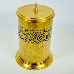 Poubelle élégante en laiton avec couvercle, poubelle décorative en laiton massif fabriquée à la main ou récipient de rangement pour salle de bain, chambre ou salon - Product Image 1