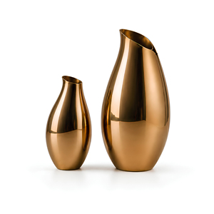 Vase en aluminium moderne de luxe, durable, finition mate dorée métallique, forme sculpturale, silhouette incurvée, ouverture angulaire, élégant pour la table - Product Image 1