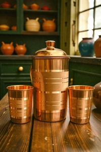 Artesanía en cobre, artículos metálicos hechos a mano en cobre, artículos esenciales para servir en cobre, utensilios de cocina ecológicos de cobre, jarra reutilizable de cobre - Product Image 1