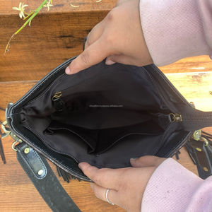 Nouveau sac à bandoulière en cuir repoussé à la main pour femmes grande capacité à franges et porte-cartes à deux volets usiné à la main portefeuille ensemble de 2 pièces - Product Image 6