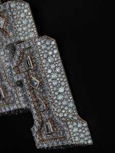 จี้ตัวอักษรแบบกำหนดเองประดับเพชรเต็มตัว |   เงินแท้ 925 |   เพชรโมอิสซาไนต์ VVS |   จี้ห้อยคอฮิปฮอปแบบอักษรย่อ |   ผู้ผลิตเครื่องประดับแบบ OEM | - Product Image 6