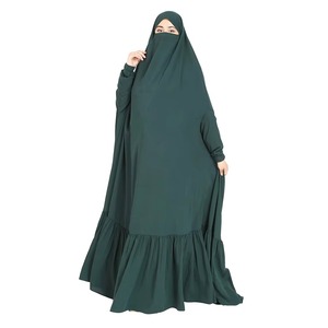 Jilbab verde oscuro con volantes en el bajo y cobertura completa, con niqab a juego, diseñado para la modestia y la elegancia islámicas, con tela fluida. - Product Image 6