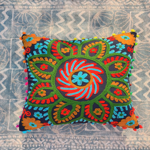 Fundas de Almohada Decorativas Cuadradas con Cierre, Bordadas con Diseño Floral, 100% Algodón, Relleno Extraíble y Lavable, Personalizables al por Mayor - Product Image 1