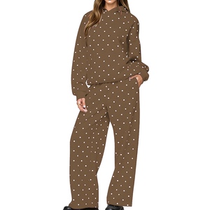 Survêtement personnalisé avec sweat à capuche assorti, fabriqué par une usine de survêtements pour les boutiques américaines, taille à cordon. - Product Image 2
