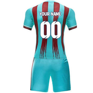 เสื้อฟุตบอลน้ำหนักเบา โพลีเอสเตอร์ 100% ขายดีที่สุด แห้งเร็ว คุณภาพสูง ชุดยูนิฟอร์มแบบซับลิเมชั่น ปรับแต่งโลโก้ได้ สำหรับผู้ชาย - Product Image 3
