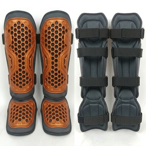 Protège-tibias noirs élastiques professionnels en PU avec fermeture auto-agrippante réglable pour la boxe – Équipement de protection adulte 2026 - Product Image 3