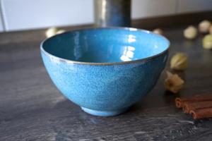 Bol de service en céramique blanc brillant, silhouette moderne et discrète, idéal pour les tables contemporaines, qualité alimentaire garantie - Product Image 6