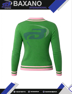 อัลฟ่า |   คาปา |   เสื้อสเวตเตอร์ถักสีเขียวลำลองสำหรับผู้หญิงของอัลฟ่า ซอร์โรริตี้ พร้อมลายพิมพ์ตัวอักษร AKA เสื้อสเวตเตอร์ตัวอักษรพิมพ์ลาย สามารถปรับแต่งโลโก้ได้ - Product Image 5