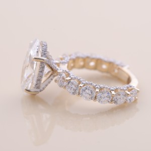 Anillo de Compromiso y Boda Avina Jewels con Diamante Cultivado en Laboratorio de Corte Ovalado Certificado por IGI, Chapado en Oro de 18K con Banda de Diamantes - Product Image 3