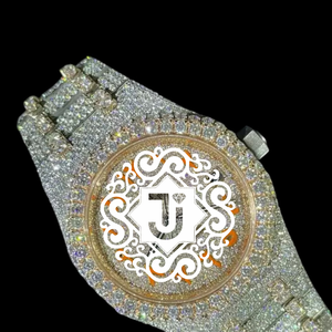 Reloj de pulsera de lujo para hombre con esfera cuadrada, diamantes de moissanita VVS, cuarzo, esfera negra con detalles en blanco y correa plateada. - Product Image 1
