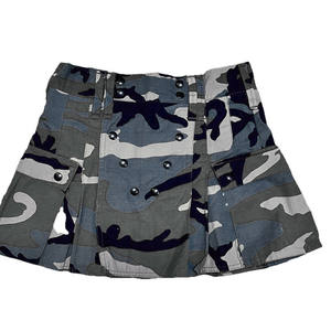 Kilt écossais utilitaire camouflage gris avec poches cargo et rabats à pression, style rock punk - Product Image 2