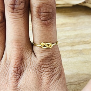 Bagues minimalistes de style moderne, bijoux en laiton délicats pour femmes, plaqué or 18 carats, bague simple et chic, géométrique, vente en gros/OEM/ODM - Product Image 3
