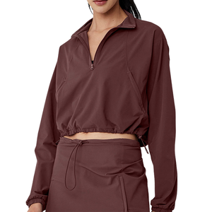Ensemble de survêtement sportif pour femme, personnalisable, avec pull à demi-zip, haut court, coupe-vent et short, séchage rapide, 2 pièces - Product Image 1