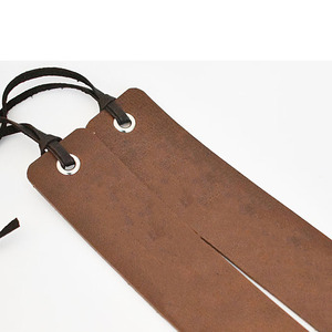 Marque-page élégant en cuir en forme de feuille d'érable, accessoire de lecture unique pour étudiants, enseignants et professionnels, en gros. - Product Image 4