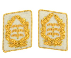 ตราประดับคอเสื้อคุณภาพสูงพร้อมกระดุมทองเหลืองแบบกดติด  ลายพวงหรีดประดับด้วยลวดทองหรือลวดเงิน - Product Image 3