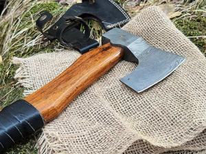 Hacha de Acero de Damasco Hecha a Mano con Mango de Madera, Empuñadura Negra Envolvente y Hoja con Patrón para Colecciones de Herramientas de Exterior - Product Image 2