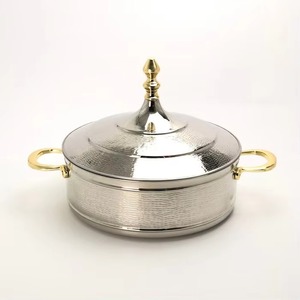 Cazuelas clásicas con acabado plateado y asa dorada, duraderas y perfectas para servir en el hogar y en eventos, procedentes de la India. - Product Image 2