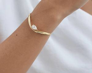 Pulsera de tenis con diamante cultivado en laboratorio de 2.05 quilates, corte brillante en forma de pera, E VS1, plata de ley 925 chapada en oro, Vala Brothers para mujer - Product Image 3