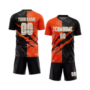Conjunto de Camiseta de Fútbol Elástica Personalizada de Alta Calidad, Manga Corta, Cuello Redondo, Estampado Geométrico Sublimado, Absorbe la Humedad, 100% Poliéster - Product Image 1