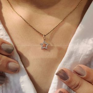 Colgante de estrella con diamante redondo dorado luminoso, collar de joyería fina para mujer, regalo celestial personalizado para aniversario o boda. - Product Image 6