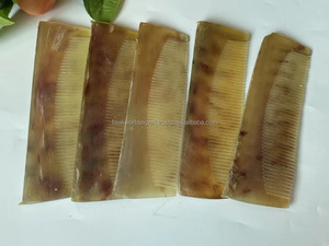 Peine de Cuerno de Búfalo 100% Natural, Herramienta de Peinado Artesanal para Cabello, Peine de Cuerno de Vaca y Buey Portátil de Falak World Export - Product Image 3