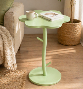 Table d'appoint moderne en métal vert avec plateau en forme de fleur et base artistique, design robuste, idéale pour la décoration du salon. - Product Image 1