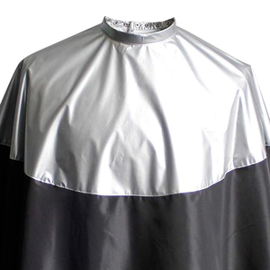 Cape de Coiffure Professionnelle Noire et Argentée en Polyester Résistante à l'Eau, Cape de Barbier Réutilisable avec Fermeture à Boutons Ajustable pour Salon de Coiffure - Product Image 3