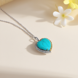 Colgante de Corazón de Turquesa con Pavé de Oro de 10K y Detalles de Diamantes, Chapado en Oro de 18K - Product Image 3
