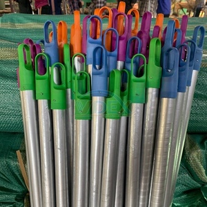 Mejor Precio en Hanoi, Escobas de Madera de Eucalipto Natural con Revestimiento de PVC Gris para Limpieza del Hogar, Empacadas en Bolsa - Product Image 5