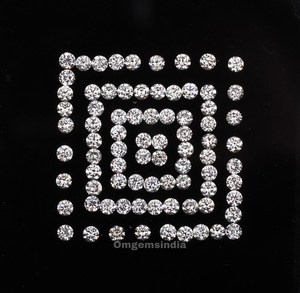 เพชรแล็บโกรว์ทรงกลมเจียระไนบริลเลียนท์ขนาด 1.2 มม. ขายดี พร้อมใบรับรอง IGI จาก OM GEMS สำหรับต่างหูคู่และแหวนหมั้น ใช้ทำเครื่องประดับ - Product Image 2