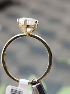 Anillo de compromiso solitario con diamante cultivado en laboratorio de corte marquesa, piedras laterales, chapado en oro de 18k con rodio, engaste de garras, anillo clásico minimalista - Product Image 5