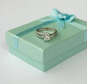 Bague en moissanite à double bande et tige fendue, coupe ronde, en argent 925 pour femme, cadeau idéal pour anniversaire ou promesse pour les amoureux - Product Image 3