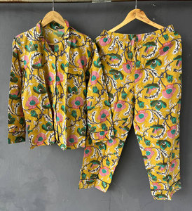 Ensemble de pyjama imprimé tendance, vêtements de détente en coton doux, vêtements de nuit confortables pour la maison - Product Image 4