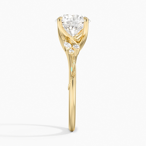 แหวนหมั้นทรงคุชชั่นคัทประดับเพชรรอบกลาง - Product Image 2