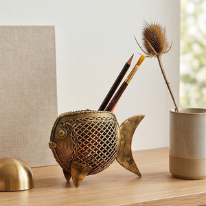 Panier décoratif artisanal en laiton Dhokra, finition laiton antique, qui en fait un accent saisissant pour les tables, les étagères et les présentoirs. - Product Image 3