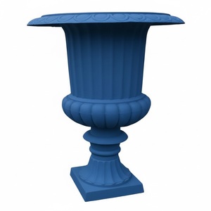 Urne de jardin classique en résine antique avec design côtelé, pot de fleurs d'extérieur pour fleurs ou plantes vertes, urnes de jardin d'extérieur faites à la main - Product Image 3