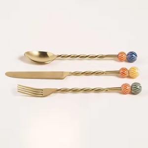 Ensemble élégant de couverts en acier inoxydable (cuillère, fourchette, couteau) pour la table de restaurant, l'hôtel, les banquets et la mise en place de la table de cuisine - Product Image 3