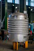 Industriële fruitverwerkingsapparatuur: crusher, sapcentrifuge, pulper, wasmachine, schiller, snijmachine, machines voor commerciële voedselproductie.