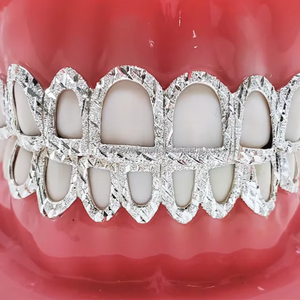 925 fábrica de plata esterlina personalizada superior 8 inferior 8 Sin diamantes Hip Hop rapero dientes Grillz para regalo - Product Image 1