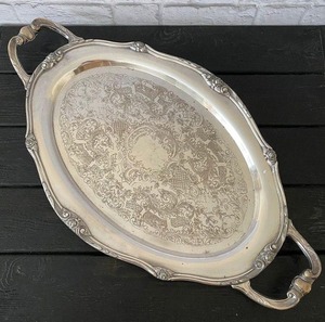 Plateau de service ovale en métal avec poignée, design vintage gravé, fait main, avec poignées, pour plats et assiettes de mariage - Product Image 1